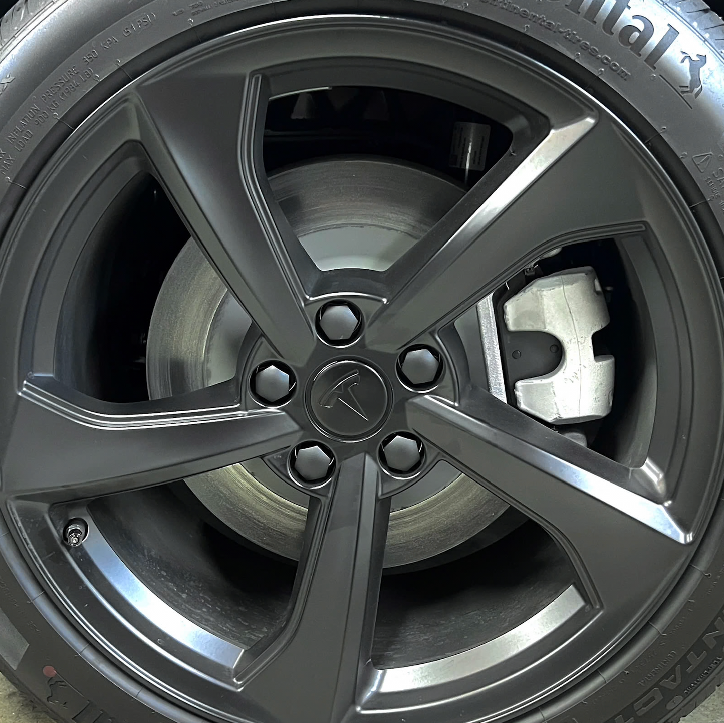 Senterkopper & Mutterdeksler 56 mm – Tesla Model Y Juniper (2025–) | Passer Crossflow-felger